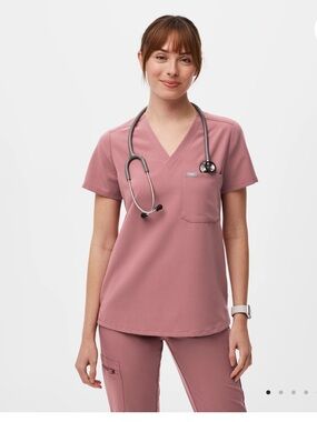 Figs Scrubs set top and bottoms mauve petite